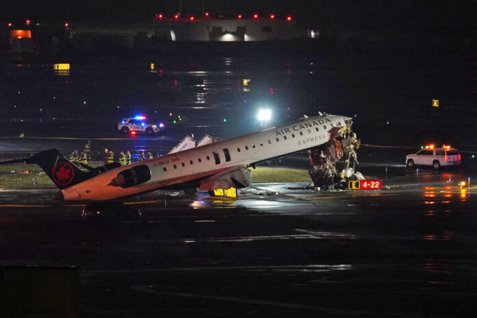 Accidente en Aeropuerto LaGuardia de NY: Dos pilotos mueren tras chocar avión de Air Canada y camión de bomberos