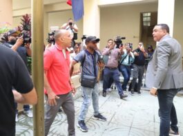 Comunicador Jhossan Capell defiende a hermanos Espaillat y agrede a familiar de víctima