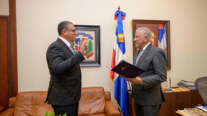 Ministro Andrés Bautista juramenta a Carlos Alessandry Roa Howley como director ejecutivo del Plan San Juan