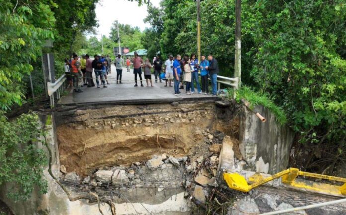 Onesvie evalúa daños por colapso del puente de Camú tras lluvias en Puerto Plata
