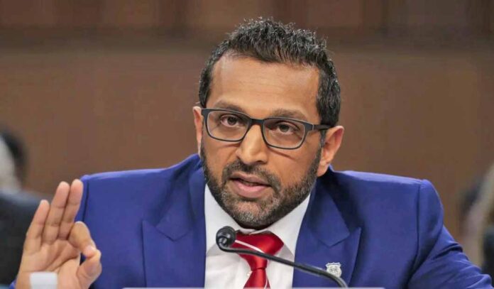 Director del FBI demanda a revista por difamación y reclama US$250 millones