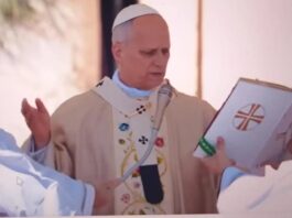 El Papa: “Cristo, nuestra Pascua, nos bendiga y conceda su paz al mundo entero”