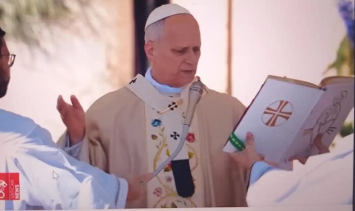 El Papa: “Cristo, nuestra Pascua, nos bendiga y conceda su paz al mundo entero”