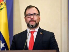 Venezuela dice que es "imposible" hablar de relaciones con Chile por ataques a migrantes