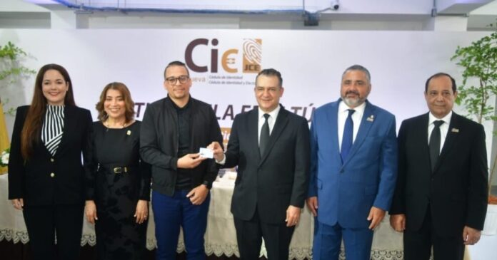 Autoridades destacan nueva cédula como eje clave de identidad y democracia