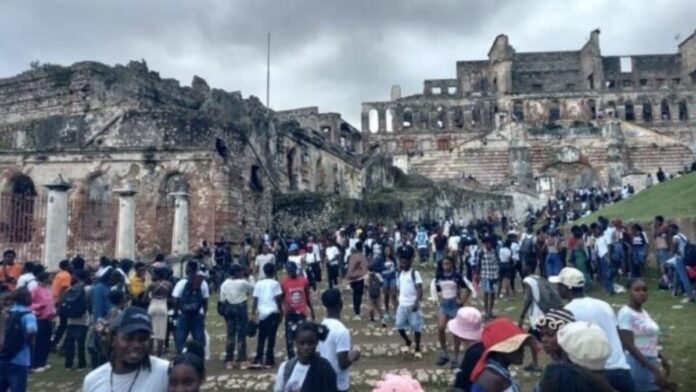 Haití decreta tres días de luto por víctimas de tragedia en monumento histórico