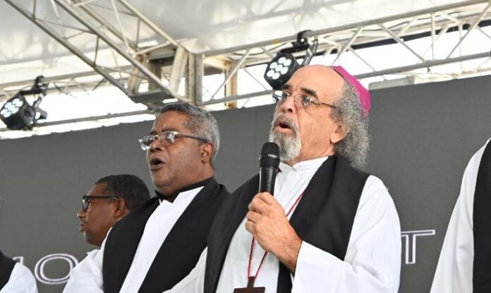 Padre Rogelio cuestiona justicia en caso Jet Set