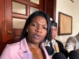 Solicitan siete años de prisión para Elizabeth Silverio en nuevo juicio por usurpar funciones en el área de la salud