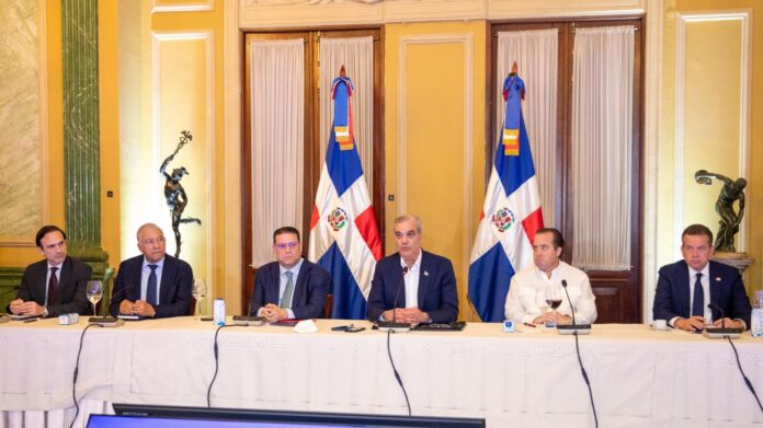 Sector productivo y empresarios se comprometen con presidente Abinader garantizar abastecimiento y enfrentar impacto de la crisis internacional