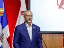 Abinader aboga por un equilibrio entre eficiencia económica y justicia social durante encuentro en Intec