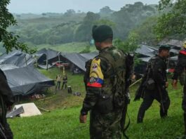Enfrentamiento entre guerrillas deja 48 muertos en Colombia