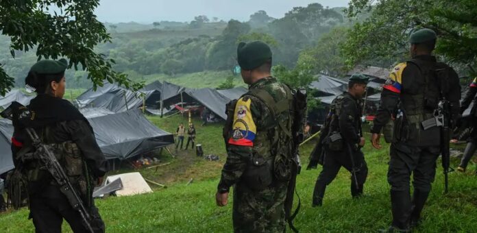 Enfrentamiento entre guerrillas deja 48 muertos en Colombia