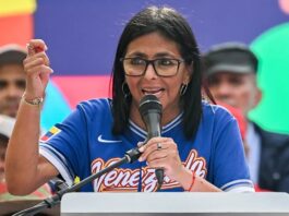 Presidenta interina de Venezuela anuncia aumento salarial de 26% a 240 dólares mensuales
