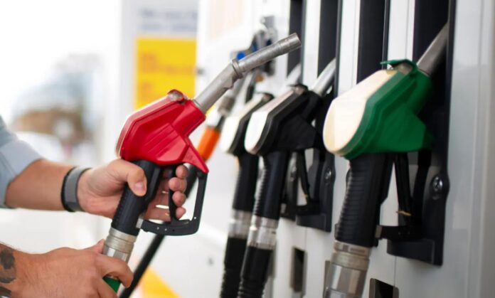 Gobierno sube entre RD$4 y RD$8 a las gasolinas y al gasoil