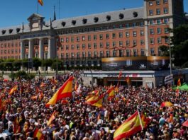 España: decenas de miles piden renuncia de Pedro Sánchez