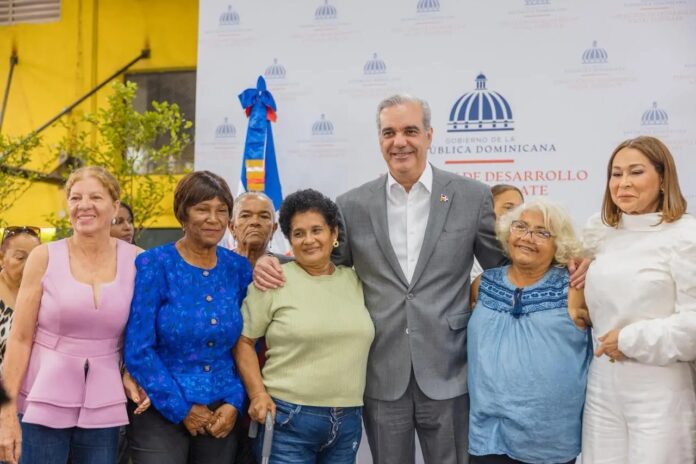 Gobierno inicia entrega de “El Cariñito” que beneficiará a un millón de madres