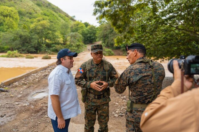 Paliza y ministro de Defensa realizan recorren carretera Internacional
