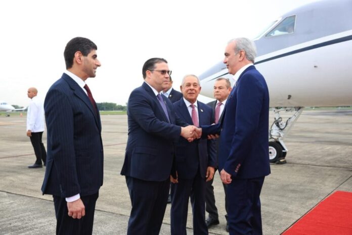 Abinader llega a Panamá, donde será orador principal del Congreso Mundial de Zonas Francas