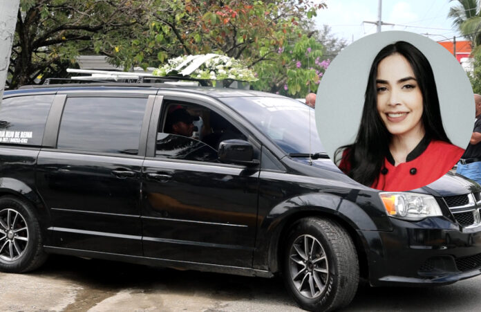 Familiares y amigos dan el último adiós a Esmeralda Moronta en medio de profundo dolor