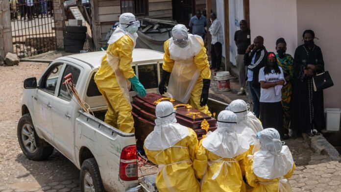 Ébola en la RDC: Casos sospechosos y confirmados superan los 900, según la OMS