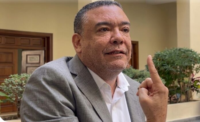 Imponen presentación periódica y garantía económica a Jhossan Capell