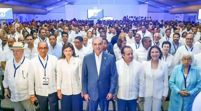 Abinader llama al PRM a preservar la unidad y mantener contacto permanente con la ciudadanía
