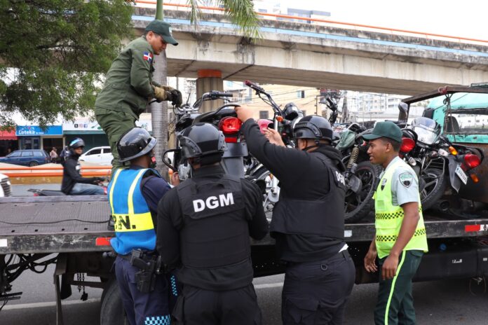 Policía, Intrant y Migración van tras las motocicletas en el DN