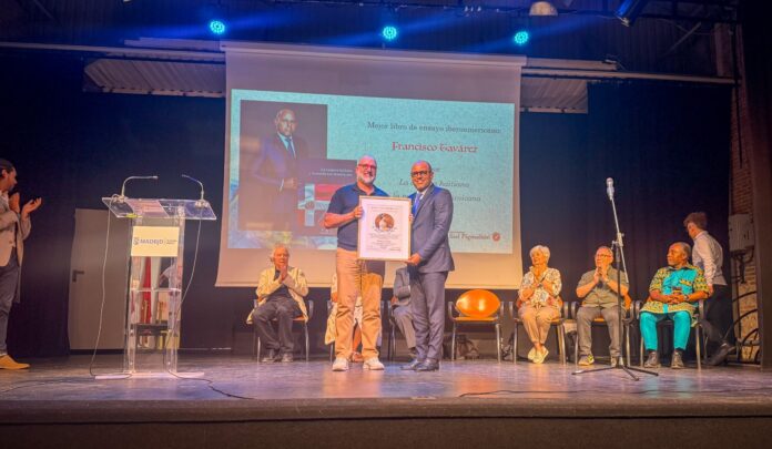 Francisco Tavárez gana premio internacional y pone en alto la literatura dominicana en la Feria del Libro de Madrid%