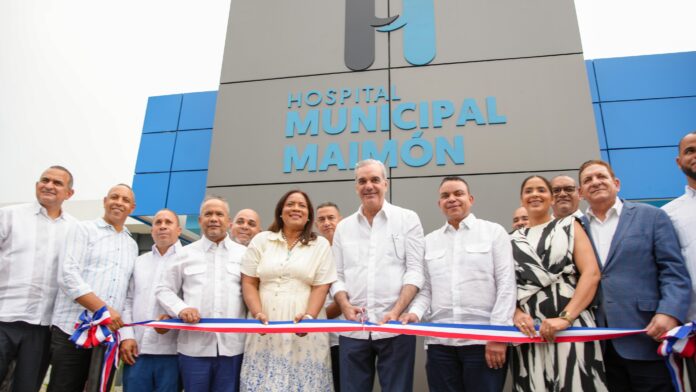 Abinader entrega Hospital de Maimón renovado y Centro de Primer Nivel