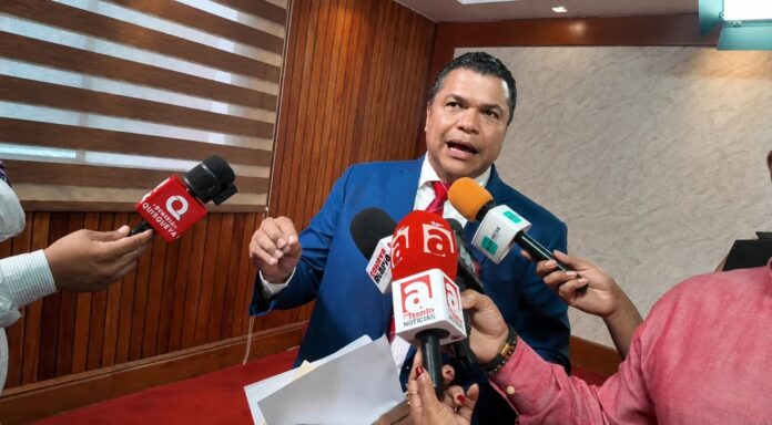 Tobías Crespo advierte proyecto de medidas económicas afectaría a la clase media, profesionales independientes y sector tecnológico