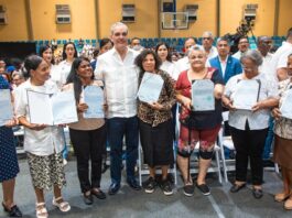 Abinader entrega en Haina 1,279 títulos de propiedad y beneficia 6,385 personas