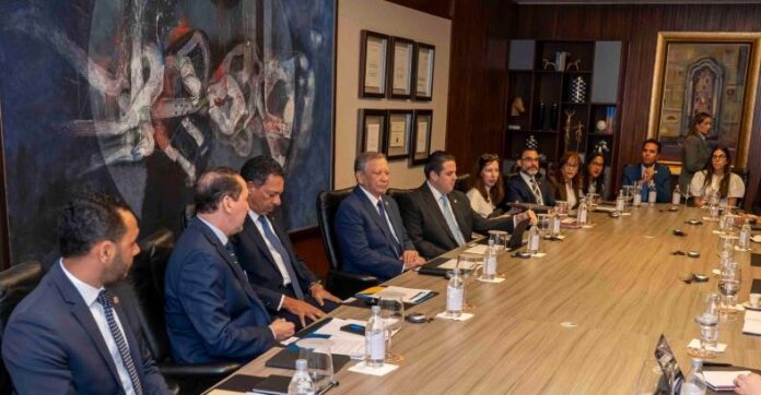 FMI y Banreservas analizan perspectivas económicas y financieras de RD