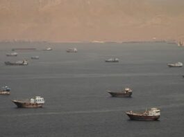 Irán: Ormuz "completamente abierto" para barcos comerciales