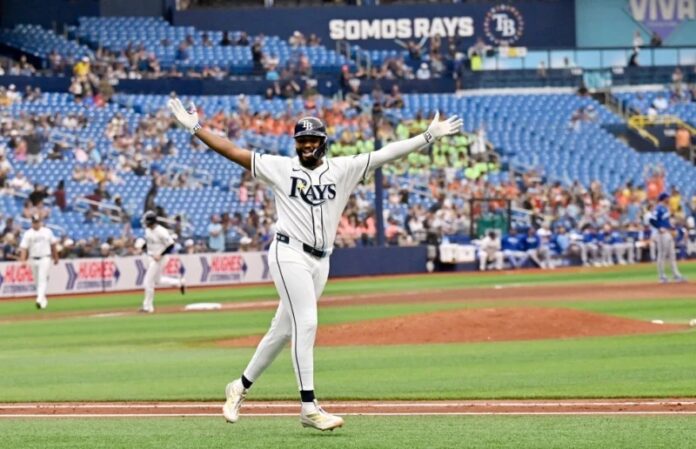 ¡Tres jonrones de Caminero! Rays apalean a Reales