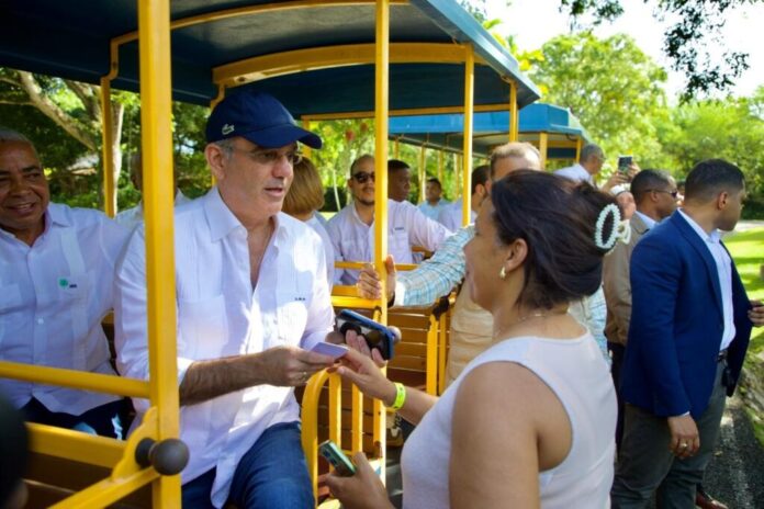 Abinader visita el Zoológico Nacional y anuncia plan para modernizar sus instalaciones