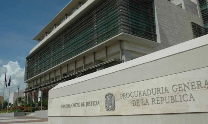 Ministerio Público solicita prisión preventiva para inspector migratorio que exigió un soborno de RD$100 mil a mujer