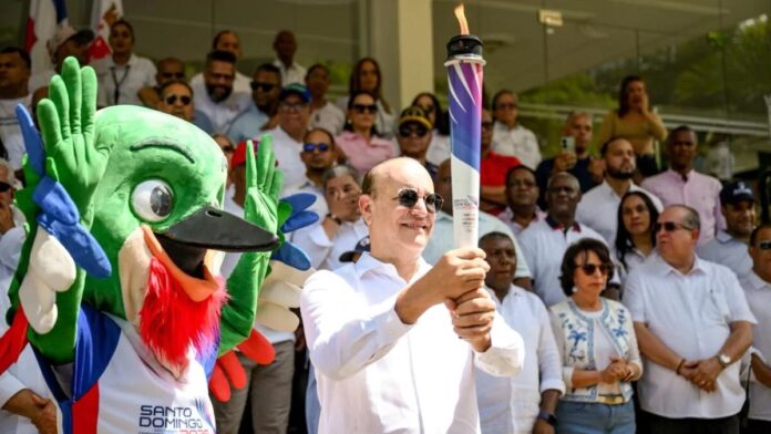 ¡Llegó la llama! Santiago recibe la antorcha de los Juegos Centroamericanos y del Caribe