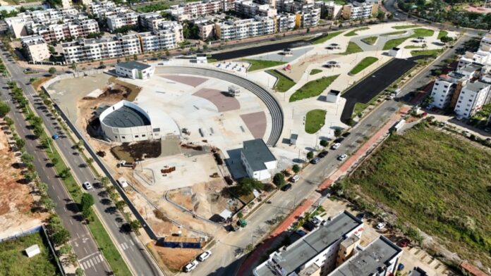 Ciudad Juan Bosch: Denuncian que EDEESTE mantiene sus parques a oscuras