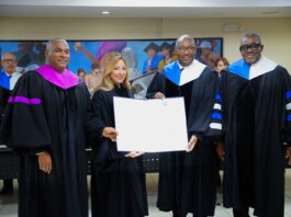 UASD reconoce a la arqueóloga Kathleen Martínez como Profesora Honoraria por su labor en Egipto