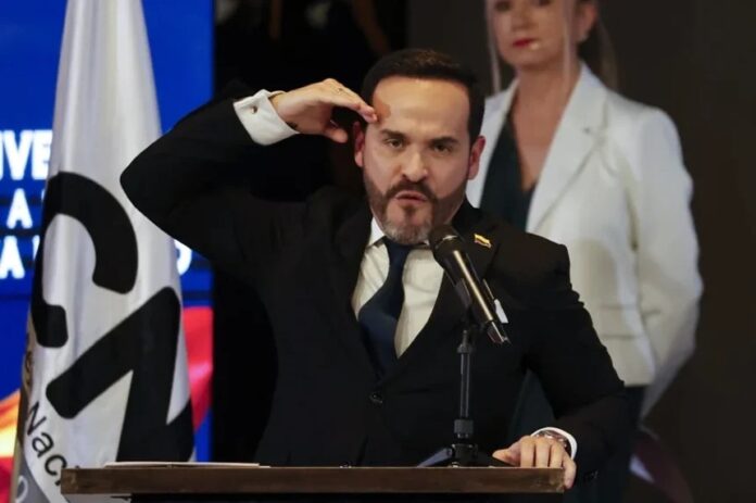 De la Espriella asegura que su investidura será en un batallón pese a oposición de Petro