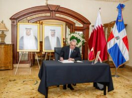 Presidente Abinader firma libro de condolencias por el fallecimiento de Su Alteza el Emir Padre, Sheikh Hamad Bin Khalifa Al Thani