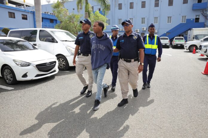 Se entrega joven señalado por familiares como la persona que obligó a su pariente adolescente a ingerir una sustancia tóxica que le provocó la muerte