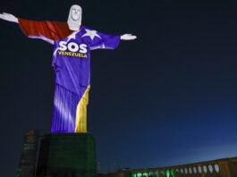 El Cristo de Río de Janeiro rinde homenaje a las víctimas de los terremotos en Venezuela