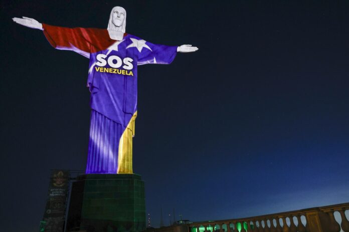 El Cristo de Río de Janeiro rinde homenaje a las víctimas de los terremotos en Venezuela