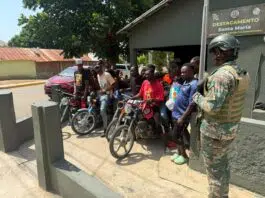 Patrulla motorizada del Ejército intercepta migrantes indocumentados y retiene motocicletas en la frontera con Dajabón