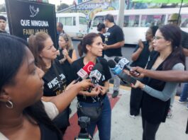 Familia Handal realiza vigilia para exigir que la Segunda Sala envíe a juicio a Jean Andrés Pumarol
