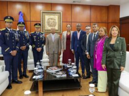 Alfredo Pacheco recibe al director de la Policía, Ernesto Rodríguez García y otros altos oficiales
