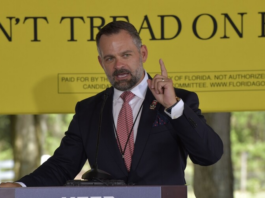 Congresista acusado de violencia sexual pierde elección en Florida pese a apoyo de Trump