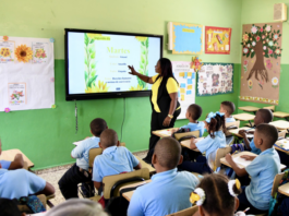 Alarma en Los Alcarrizos: cientos de niños en riesgo de quedar fuera de las aulas por falta de cupos