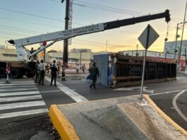 DIGESETT viabilizan el tránsito tras vuelco de patana en la avenida John F. Kennedy esquina Ortega y Gasset
